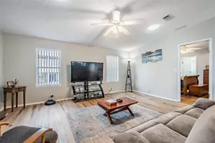 37630 Landis Ave, Zephyrhills, FL 33541 - Photo 2