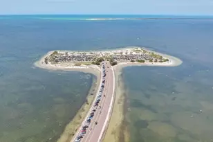 640 Kenneth Way, Tarpon Springs, FL 34689 - Photo 74