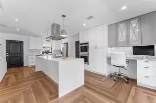 8720 Hickorywood Ln, Tampa, FL 33615 - Photo 10