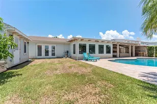 8720 Hickorywood Ln, Tampa, FL 33615 - Photo 32