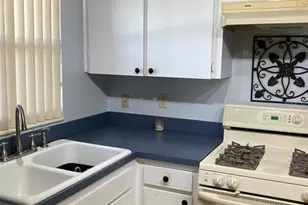 5521 80th St N, Saint Petersburg, FL 33709 - Photo 4