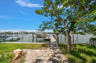 8405 Bayshore Dr, Treasure Island, FL 33706 - Photo 14