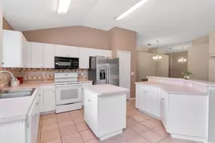 314 Fountainview Cir, Oldsmar, FL 34677 - Photo 8