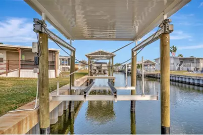 142 S Saint Thomas Circle, Apollo Beach, FL 33572 - Photo 8