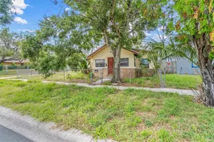 1745 44th St S, Saint Petersburg, FL 33711 - Photo 2