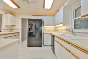 206 Sola Ln, Sun City Center, FL 33573 - Photo 16
