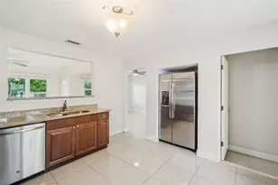 5441 39th Ave N, Saint Petersburg, FL 33709 - Photo 4