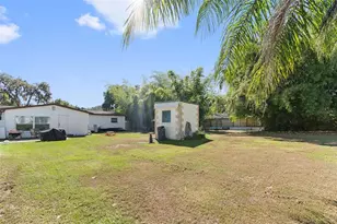 2010 Lee Dr, Valrico, FL 33594 - Photo 30