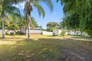 2010 Lee Dr, Valrico, FL 33594 - Photo 32