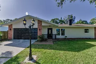 2237 Spanish Vistas Dr, Dunedin, FL 34698 - Photo 2