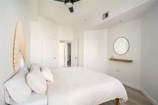200 4th Ave S, Saint Petersburg, FL 33701 - Photo 16