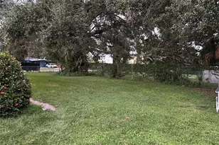 734 21st Ave S, Saint Petersburg, FL 33705 - Photo 2