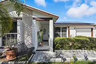 10213 Explorer Ct, Tampa, FL 33615 - Photo 8