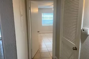 2812 Somerset Park Dr, Tampa, FL 33613 - Photo 10