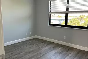 12500 Capri Cir N, Treasure Island, FL 33706 - Photo 28