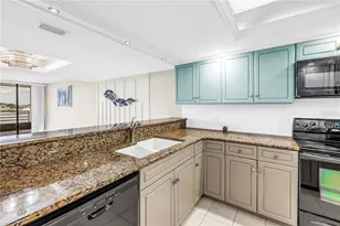 2775 Kipps Colony Dr S, Saint Petersburg, FL 33707 - Photo 22