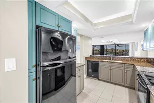 2775 Kipps Colony Dr S, Saint Petersburg, FL 33707 - Photo 26