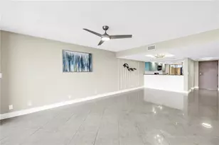 2775 Kipps Colony Dr S, Saint Petersburg, FL 33707 - Photo 16