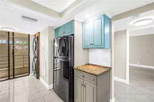 2775 Kipps Colony Dr S, Saint Petersburg, FL 33707 - Photo 24