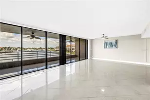 2775 Kipps Colony Dr S, Saint Petersburg, FL 33707 - Photo 12