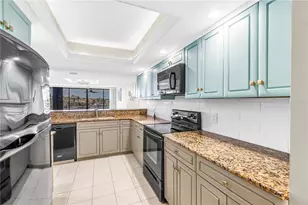 2775 Kipps Colony Dr S, Saint Petersburg, FL 33707 - Photo 20