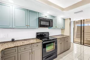 2775 Kipps Colony Dr S, Saint Petersburg, FL 33707 - Photo 22