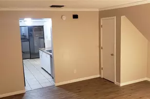 2052 Kings Hwy, Clearwater, FL 33755 - Photo 10