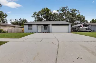 423 Forest Oak Dr, Seffner, FL 33584 - Photo 1