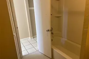 1100 70th St N, Saint Petersburg, FL 33710 - Photo 12