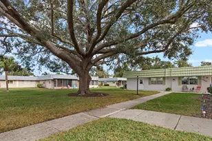1802 Bedford Ln, Sun City Center, FL 33573 - Photo 2