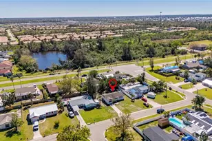 564 Florida Cir S, Apollo Beach, FL 33572 - Photo 2