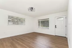 639 W Williams St, Lakeland, FL 33805 - Photo 2