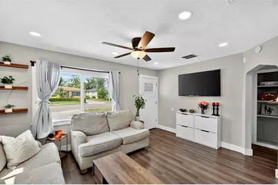 1324 40th Street S, Saint Petersburg, FL 33711 - Photo 4