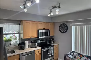 5102 Crestmore Ct, Tampa, FL 33624 - Photo 10