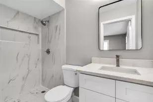 216 S Shore Crest Dr, Tampa, FL 33609 - Photo 14