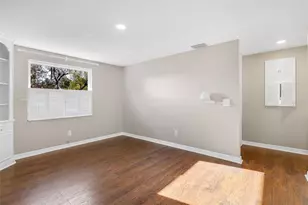 216 S Shore Crest Dr, Tampa, FL 33609 - Photo 16