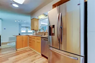 227 Palm Ln N, Saint Petersburg, FL 33710 - Photo 16