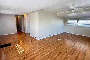 6830 Americana Dr NE, Saint Petersburg, FL 33702 - Photo 4