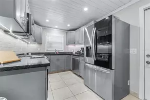 2102 E Annie St, Tampa, FL 33612 - Photo 10