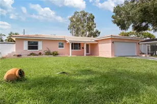 2424 61st Ln N, Saint Petersburg, FL 33710 - Photo 2