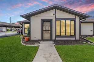 37730 Alissa Dr, Zephyrhills, FL 33542 - Photo 2