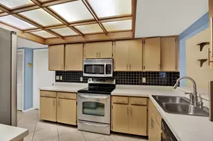 4708 Ashton Ct, Tampa, FL 33624 - Photo 6