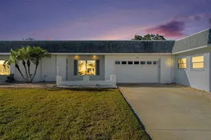 382 Club Mnr Dr, Sun City Center, FL 33573 - Photo 2