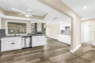 905 Serpentine Dr S, Saint Petersburg, FL 33705 - Photo 26