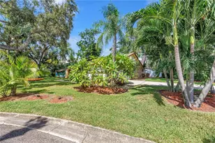 905 Serpentine Dr S, Saint Petersburg, FL 33705 - Photo 6