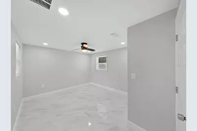 8721 N River Forest Circle, Tampa, FL 33604 - Photo 32