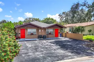 139 Southeast Jefferson Cir N, Saint Petersburg, FL 33703 - Photo 8