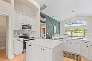 6840 Sparkling Way, Wesley Chapel, FL 33545 - Photo 20