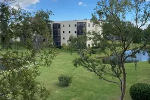 8174 N Terrace Garden Dr N, Saint Petersburg, FL 33709 - Photo 2