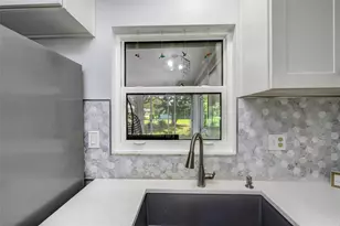 1472 Queen Anne Dr, Palm Harbor, FL 34684 - Photo 10